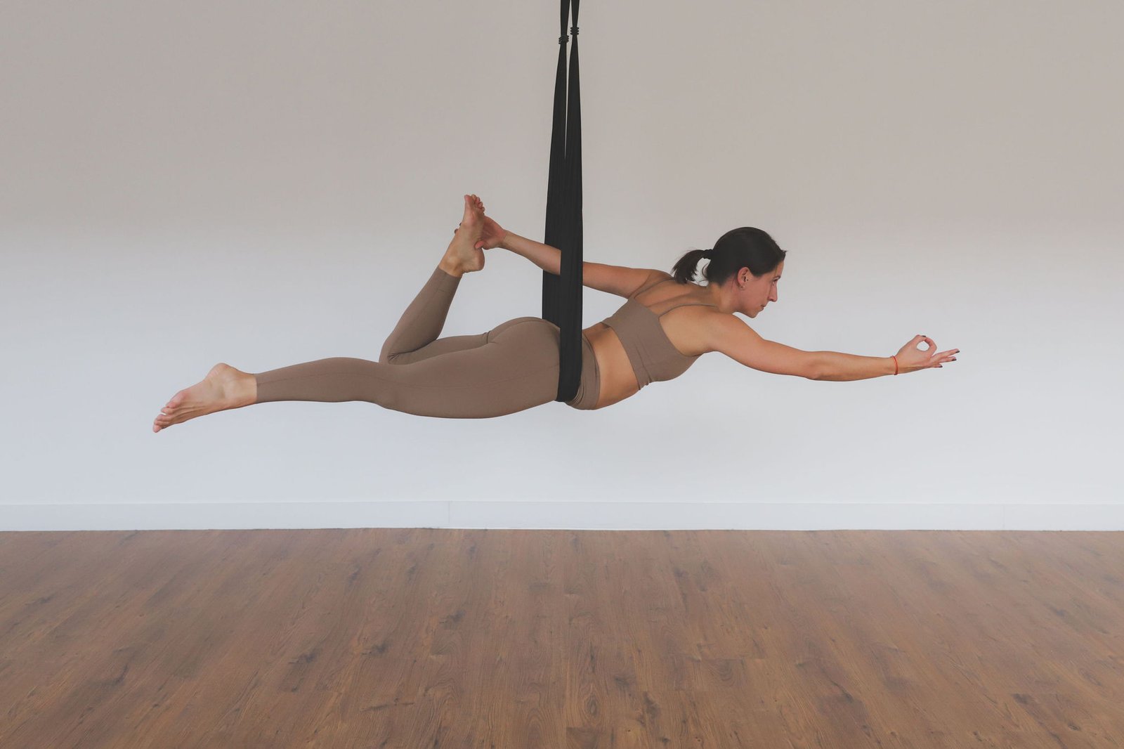 Clase de Yoga Aéreo en Conexión